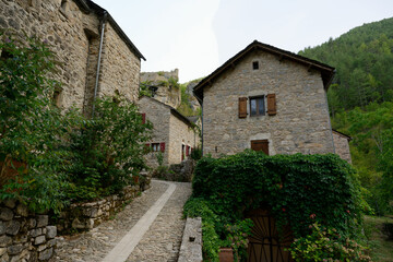Fototapeta na wymiar Village troglodytique de Castelbouc - Sainte-Enimie - Gorges du Tarn - Lozère