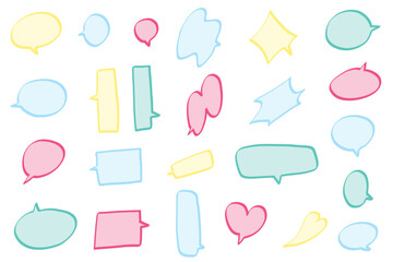 カラフルな手描きの吹き出しのセット