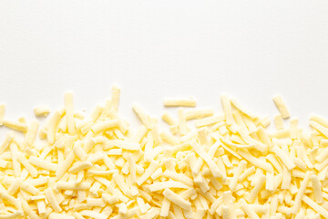 白背景にシュレッドチーズ