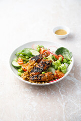 Salmon poke with vegetables and sesame seeds
