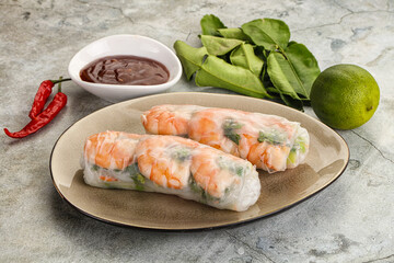 Vietnamese spring roll with prawn