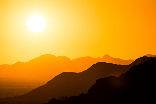 Schemen einer Landschaft im Sonnenuntergang