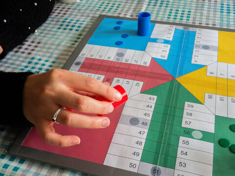 Parch&iacute;s, juego de mesa