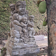 Fototapeta na wymiar Statue at Tirta Empul hindu temple in Bali, Indonesia