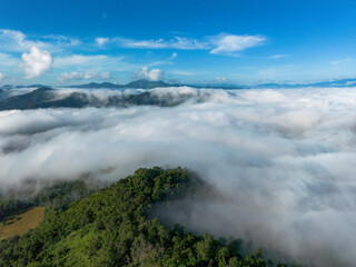 High-angle landscape in the sea of ​​mist exploring many forest areas the legend of the forest sky at the center of perfection. And the views here are the breathtaking pinnacle of winter in Thailand.