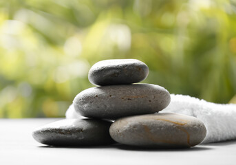 Obraz na płótnie Canvas Pile of massage stones for spa