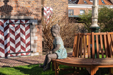 Stadskasteel Zaltbommel. Tussen ongeveer 1535 en 1540 liet de Gelderse legeraanvoerder Maarten van Rossem (ca. 1495-1555) dit pand bouwen. Het gebouw diende als woonhuis,.
