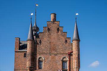 Stadskasteel Zaltbommel. Tussen ongeveer 1535 en 1540 liet de Gelderse legeraanvoerder Maarten van Rossem (ca. 1495-1555) dit pand bouwen. Het gebouw diende als woonhuis,.
