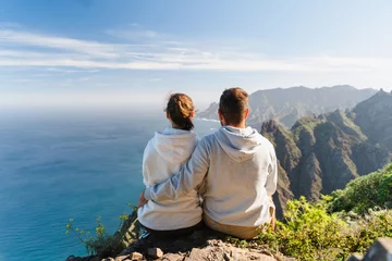 Poster de jardin les îles Canaries Couple enjoying vacation in nature. Hikers watching beautiful coastal scenery.