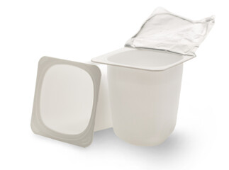 Empty plastic yogurt pots - 750696169