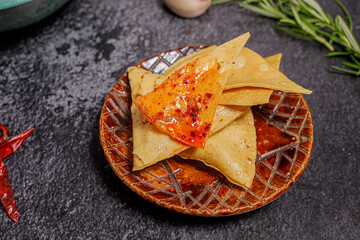 totopos con salsa macha