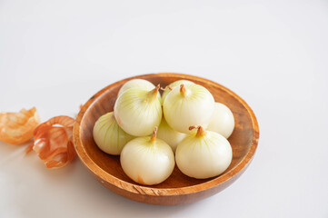 皮をむいたペコロス