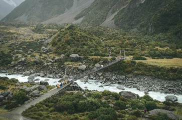 Photo sur Plexiglas Aoraki/Mount Cook view of The First Swing Bridge at Aoraki Mount Cook, New Zealand
