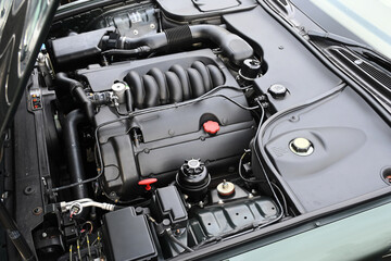 moderner V8 Motor