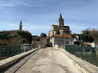 Eglise Notre-Dame de Montmorillon depuis le vieux pont