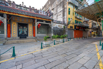 Fototapeta na wymiar Hong Chan Kuan Temple. This Tao temple has been remarkably well preserved, they kept the original color. It is a piece of old Macau before it turn into Vegas of China