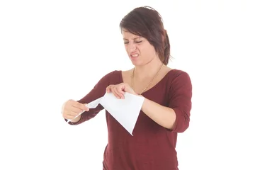 Fotobehang Frau mit Brief, verärgert, lachend, freudig, traurig © Sven Vietense