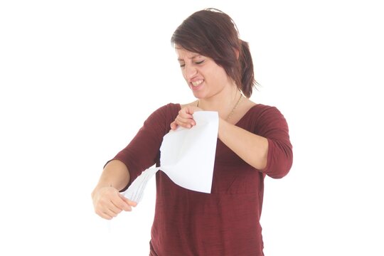 Frau mit Brief, ver&auml;rgert, lachend, freudig, traurig