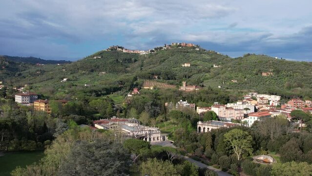 drone, vista dall'alto di Montecatini Terme e Montecatini. Toscana, ITalia
