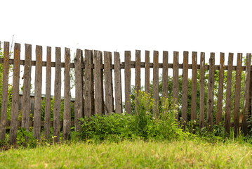 Obraz premium Old wooden fence with grass on a white isolated background