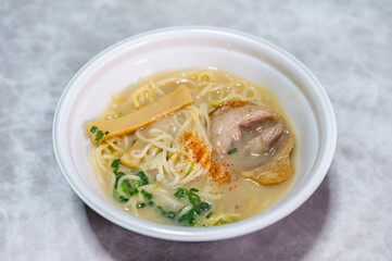 鶏白湯ラーメン