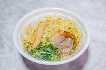 レンジ加熱したラーメン