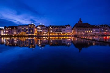 Gordijnen City of Lucerne in Switzerland with famous Kapellbrücke © TRAVEL EASY