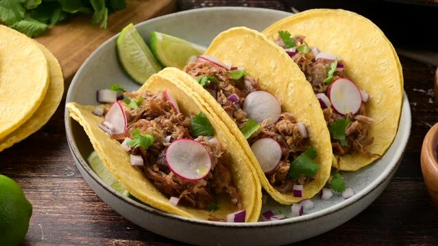 carnitas tacos with salsa and lime