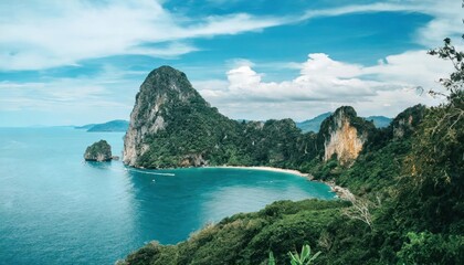 Fototapeta na wymiar Paisaje pintoresco.Oceano y montañas.Viajes y aventuras alrededor del mundo.Islas de Tailand