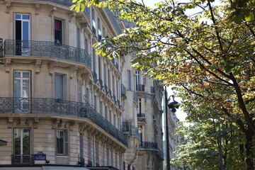 real estate and parisian buildings in the 8th arrondissement