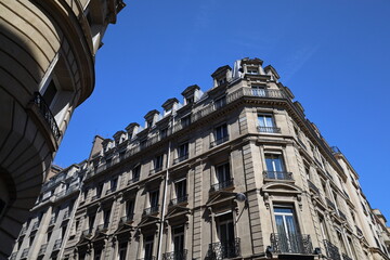 real estate and parisian buildings in the 8th arrondissement