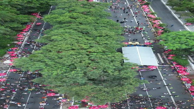 Carnaval Bloco S&atilde;o Paulo Samba Ibirapuera folia alegria diversidade multiculturalismo batucada fantasia anima&ccedil;&atilde;o cultura tradi&ccedil;&atilde;o rua m&uacute;sica dan&ccedil;a festa Brasil ritmo celebra&ccedil;&atilde;o colorido energia foli&atilde;o