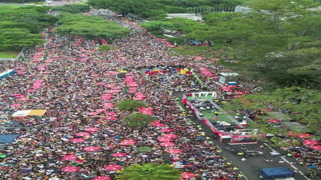 Carnaval Bloco S&atilde;o Paulo Samba Ibirapuera folia alegria diversidade multiculturalismo batucada fantasia anima&ccedil;&atilde;o cultura tradi&ccedil;&atilde;o rua m&uacute;sica dan&ccedil;a festa Brasil ritmo celebra&ccedil;&atilde;o colorido energia foli&atilde;o