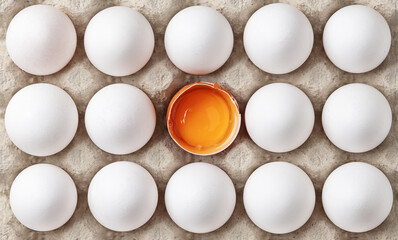 Carton of fresh brown and white eggs - 750967964