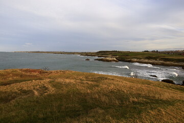 Virgen del Mar beach is located on the island of virgen del mar in the Bay of Biscay, attached to the autonomous community of Cantabria.