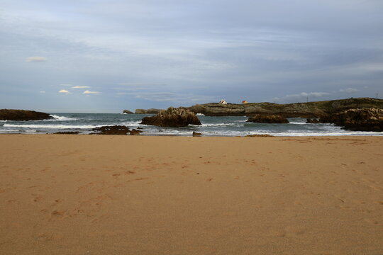 Virgen del Mar beach is located on the island of virgen del mar in the Bay of Biscay, attached to the autonomous community of Cantabria.