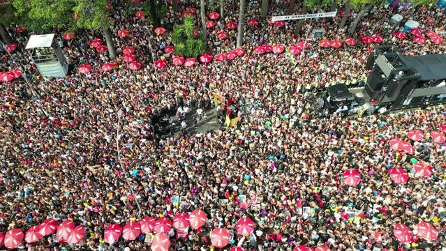 Carnaval Bloco S&atilde;o Paulo Samba Ibirapuera folia alegria diversidade multiculturalismo batucada fantasia anima&ccedil;&atilde;o cultura tradi&ccedil;&atilde;o rua m&uacute;sica dan&ccedil;a festa Brasil ritmo celebra&ccedil;&atilde;o colorido energia foli&atilde;o
