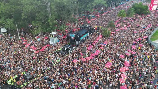 Carnaval Bloco S&atilde;o Paulo Samba Ibirapuera folia alegria diversidade multiculturalismo batucada fantasia anima&ccedil;&atilde;o cultura tradi&ccedil;&atilde;o rua m&uacute;sica dan&ccedil;a festa Brasil ritmo celebra&ccedil;&atilde;o colorido energia foli&atilde;o
