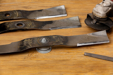 Sharpening and balancing dull lawnmower blades. Lawn mower equipment maintenance, repair and...