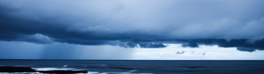 Obraz premium a dark clouds over the ocean