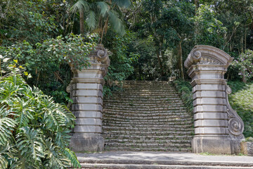 Jardim Botanico de São Paulo, com as ruinas e construções antigas, remanescentes do tempo do...