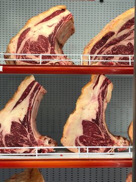 Steaks maturing in a chamber
