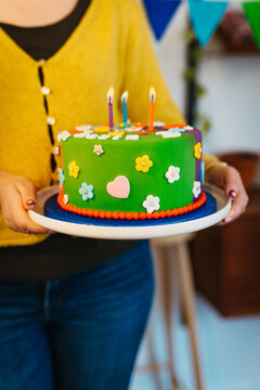 Flower theme birthday cake for a 3 year old
