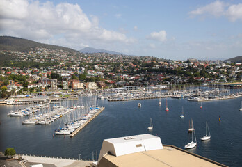 View over the Derwent river in the waterside suburb of Sandy Bay - 751051947