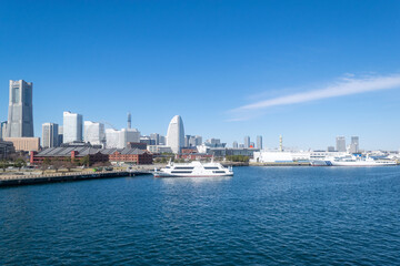 Fototapeta premium 海越しに眺める横浜みなとみらいのパノラマ