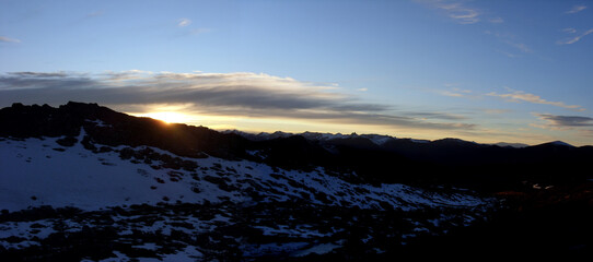 frio amanecer en las montañas de la cordillera de Los Andes