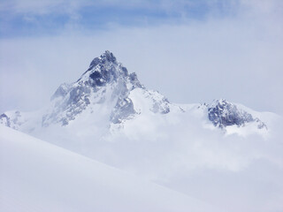Fototapeta na wymiar Monte Sierra Velluda en las frías y difíciles alturas de la cordillera de Los Andes