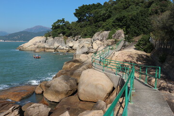 香港　長洲島の岩場と歩道