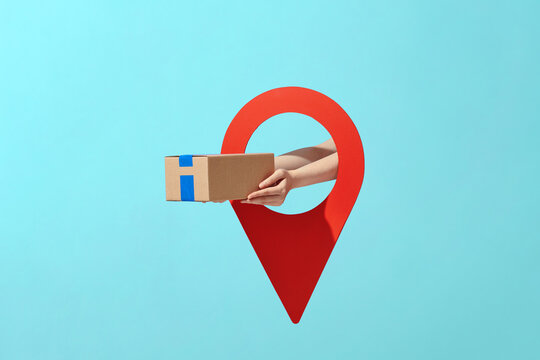 Courier delivering parcels in a GPS pin