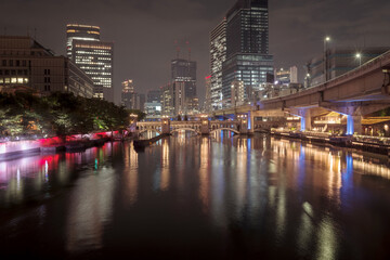 Obraz premium 大阪の夜景・堂島川と周辺の高層ビル群